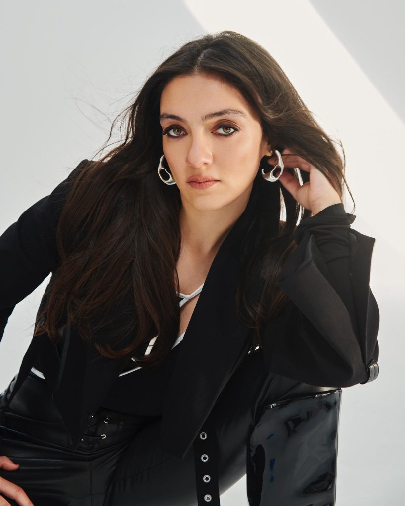 Merve Dizdar modeling xxx sex