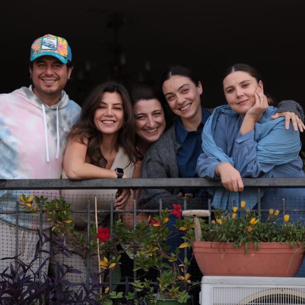 Merve Dizdar poses nude