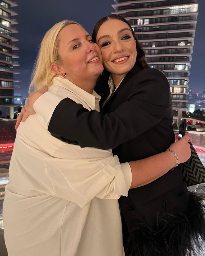 Merve Dizdar poses nude