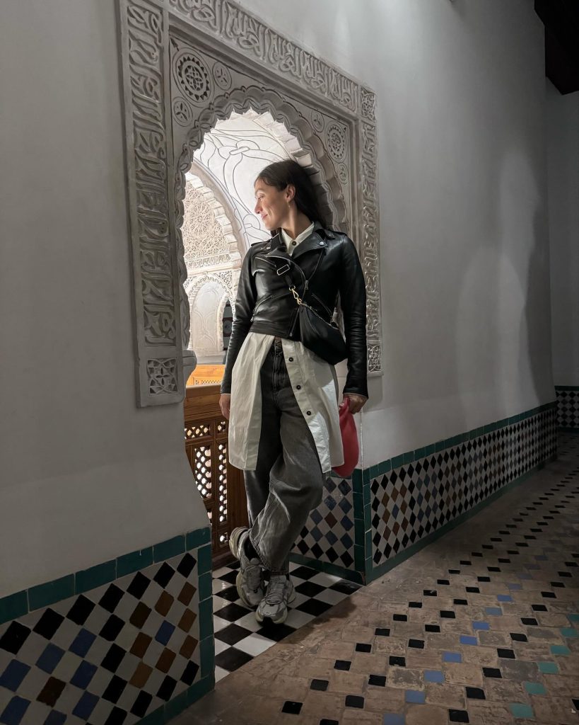 Merve Dizdar poses sex scenes