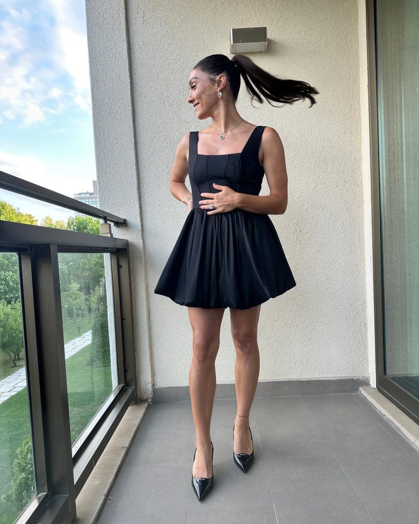 Merve Dizdar smiles hot xxx