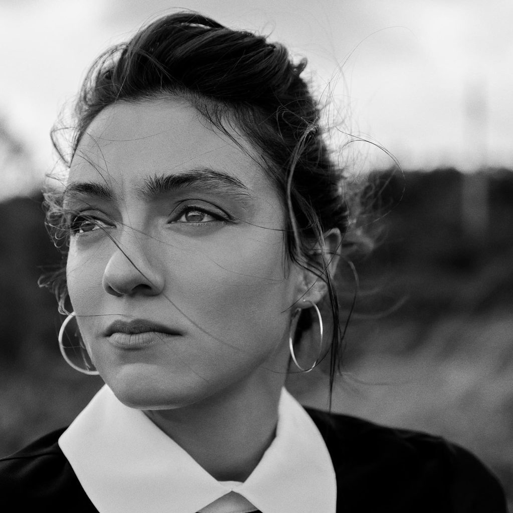 Merve Dizdar smiles sex scenes