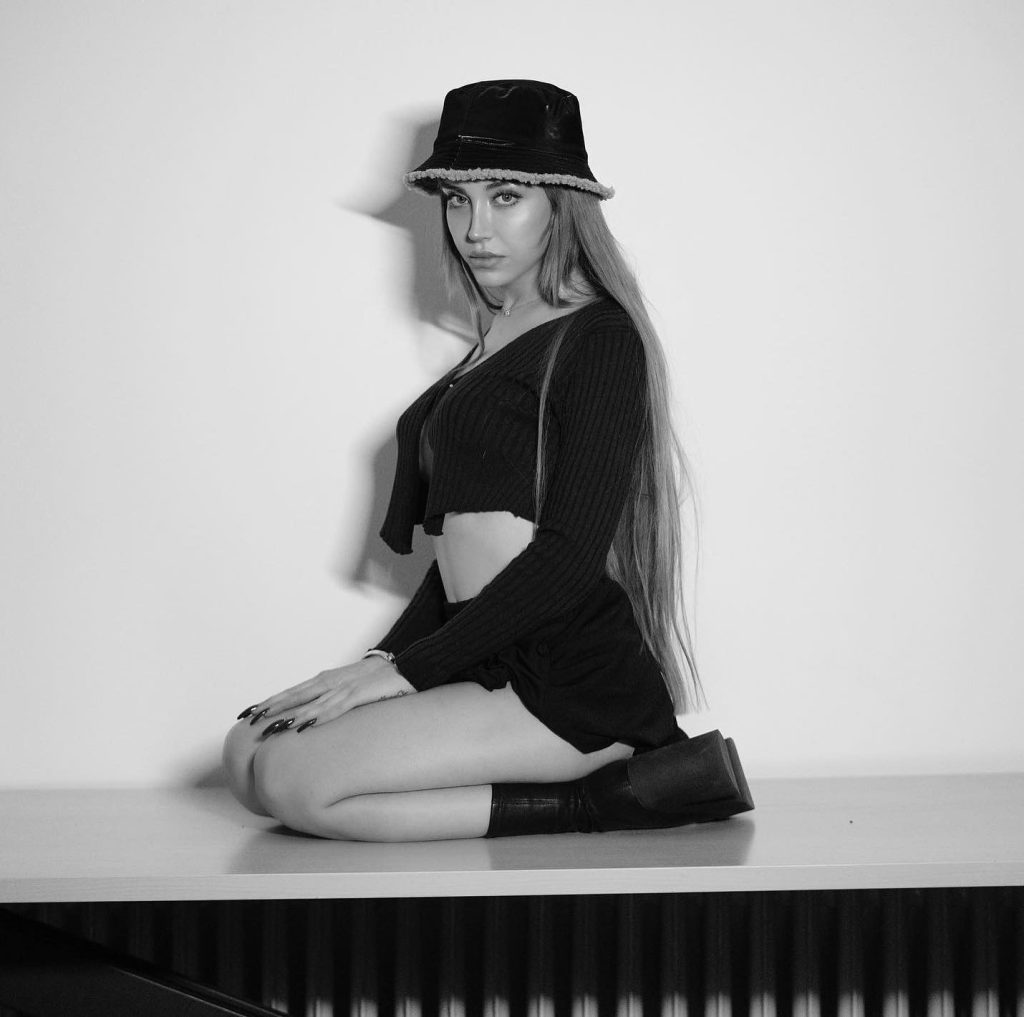 Mika Raun ardent hot