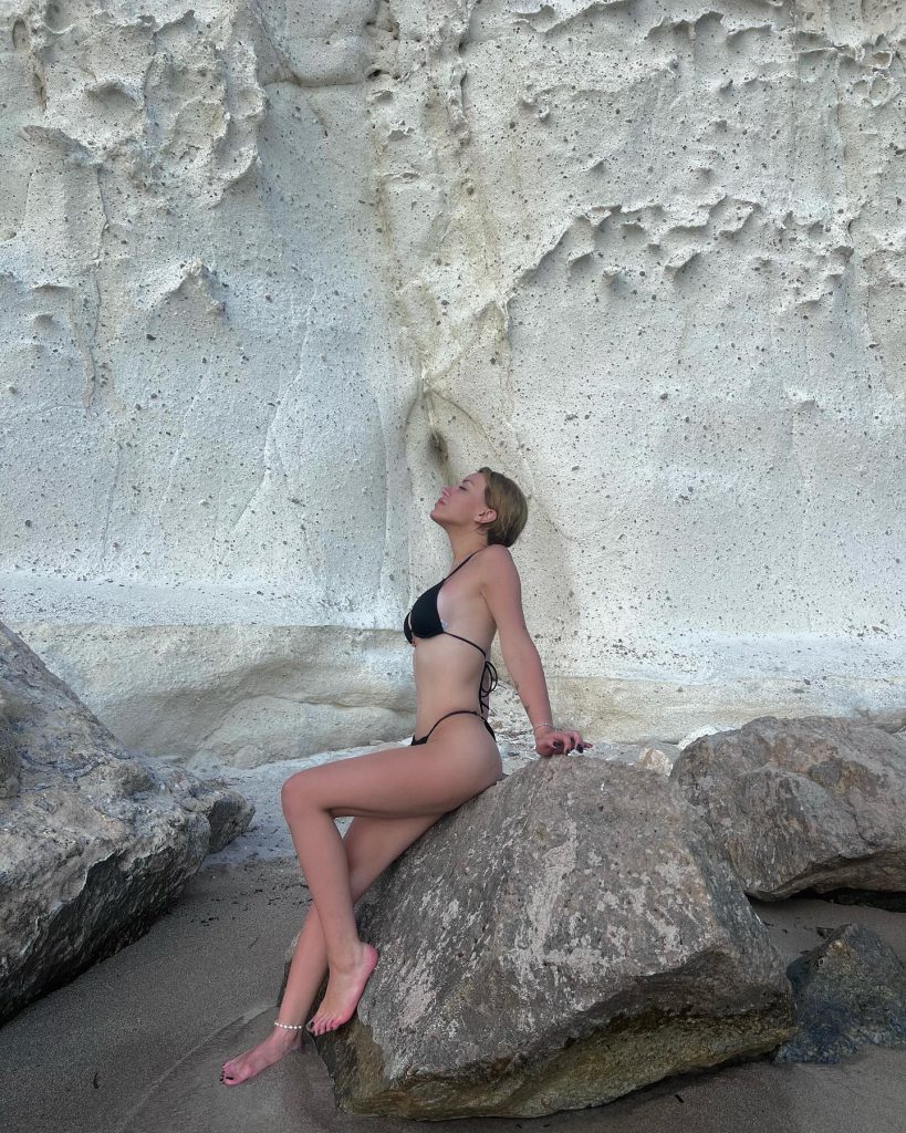 Mika Raun ardent hot images