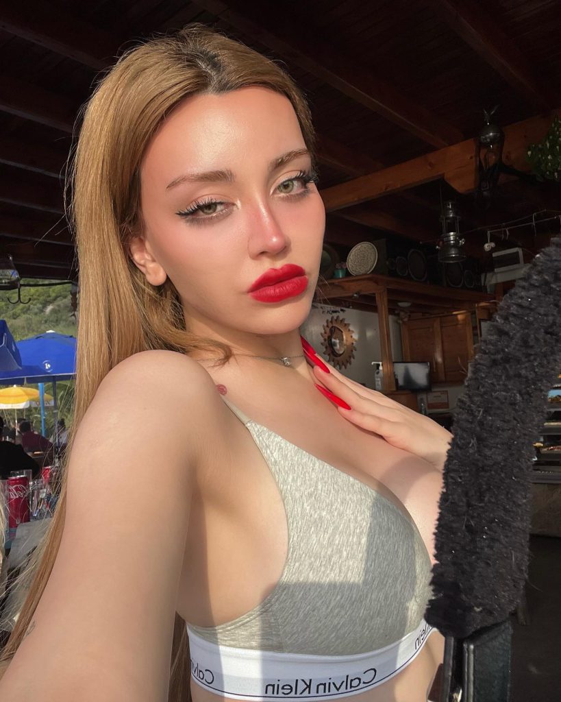 Mika Raun ardent nude