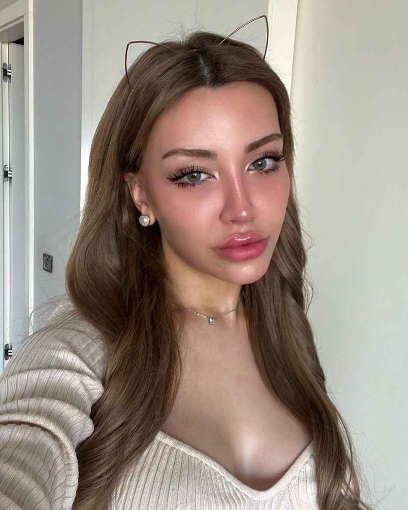 Mika Raun ardent nude pics