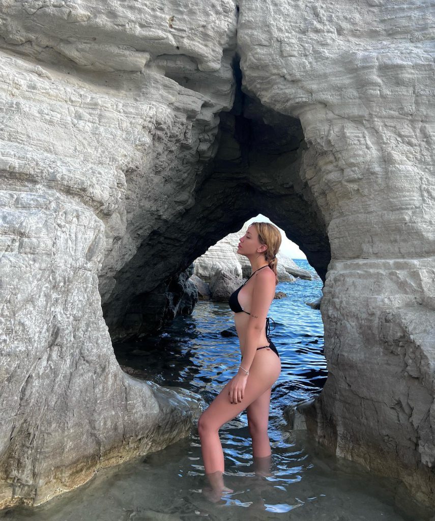 Mika Raun ardent pussy