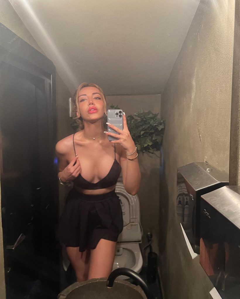 Mika Raun beautiful nude