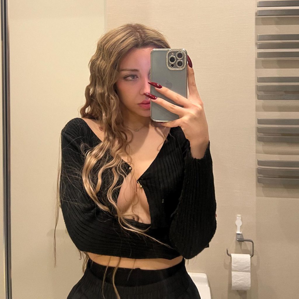 Mika Raun beautiful pussy