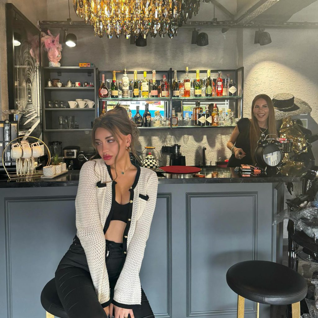 Mika Raun depicts fire fuck