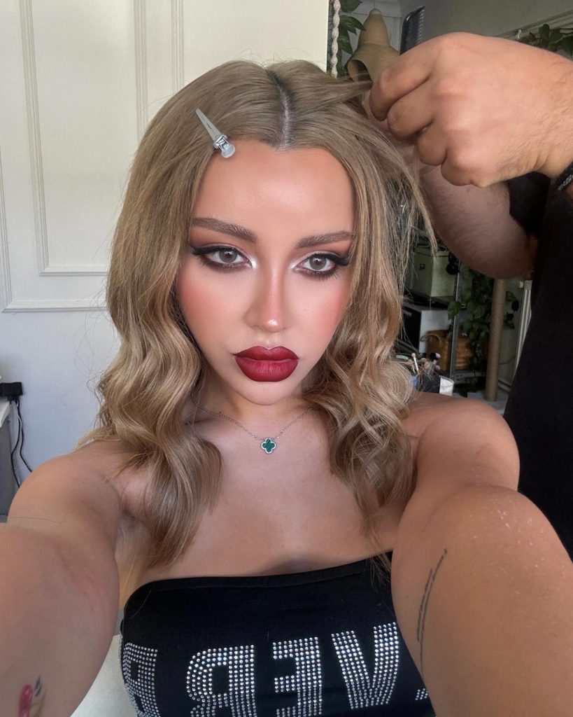 Mika Raun depicts fire hot bikini