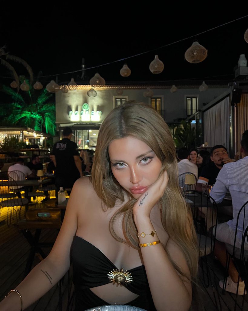 Mika Raun modeling ass