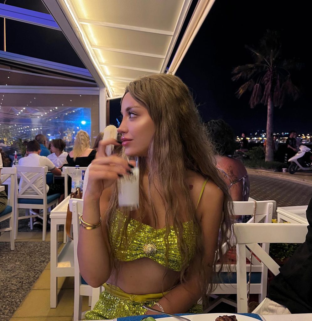 Mika Raun modeling fuck