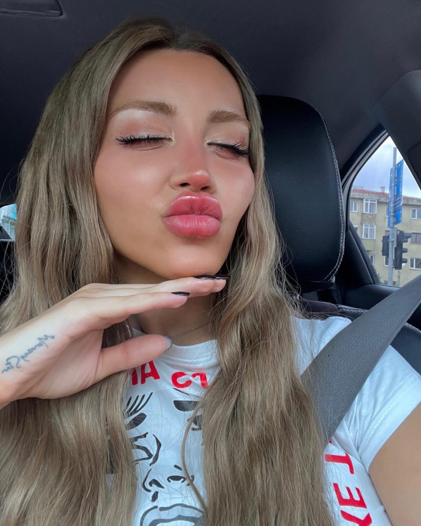 Mika Raun modeling porn