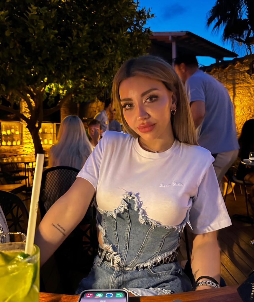 Mika Raun modeling sex