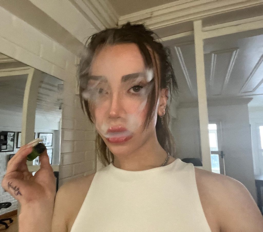 Mika Raun poses naked