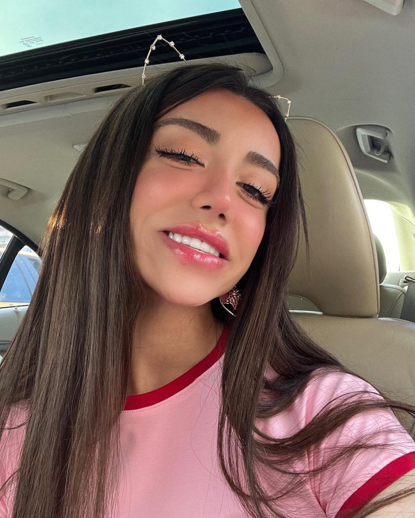 Mika Raun poses nudes