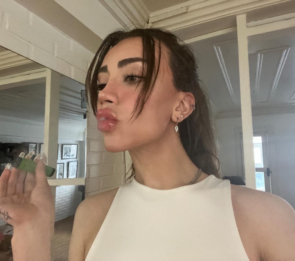 Mika Raun poses porn