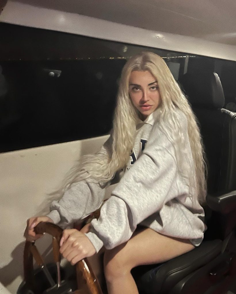 Mika Raun poses xxx porn