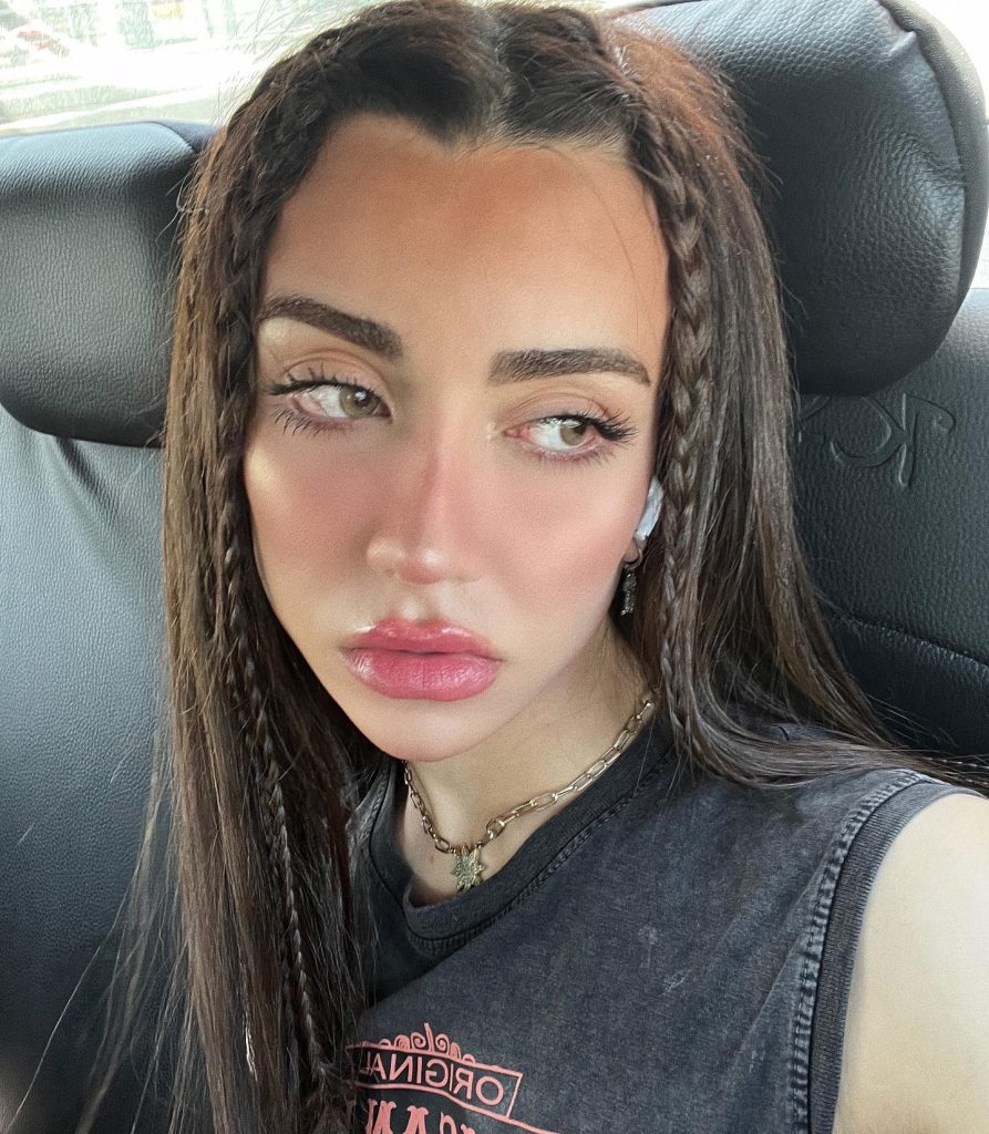 Mika Raun poses xxx sex