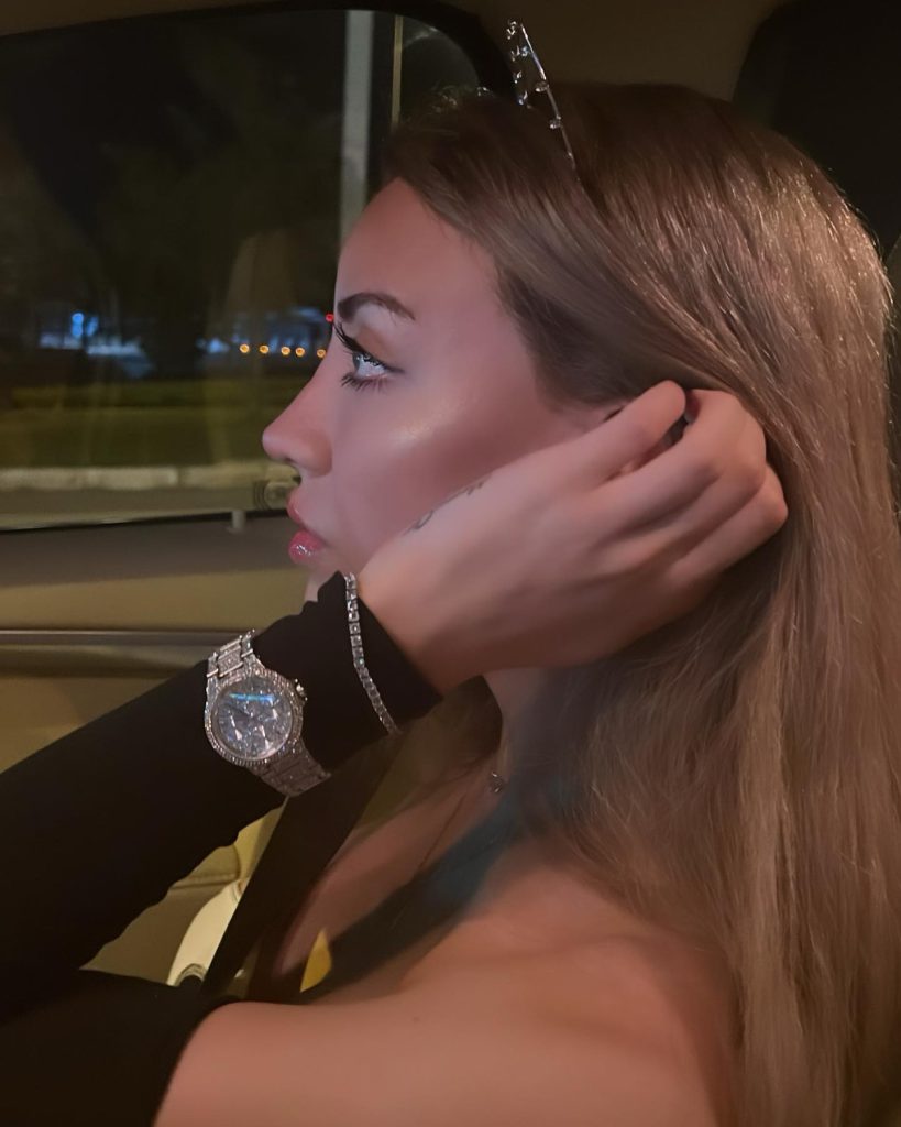 Mika Raun smiles boobs