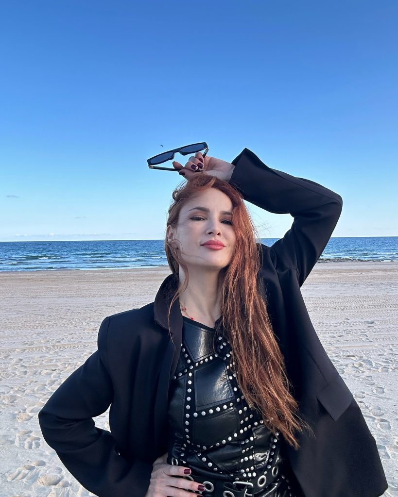 Mine Tugay depicts fire ass