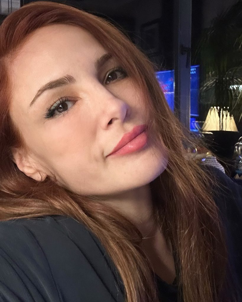 Mine Tugay depicts fire boobs