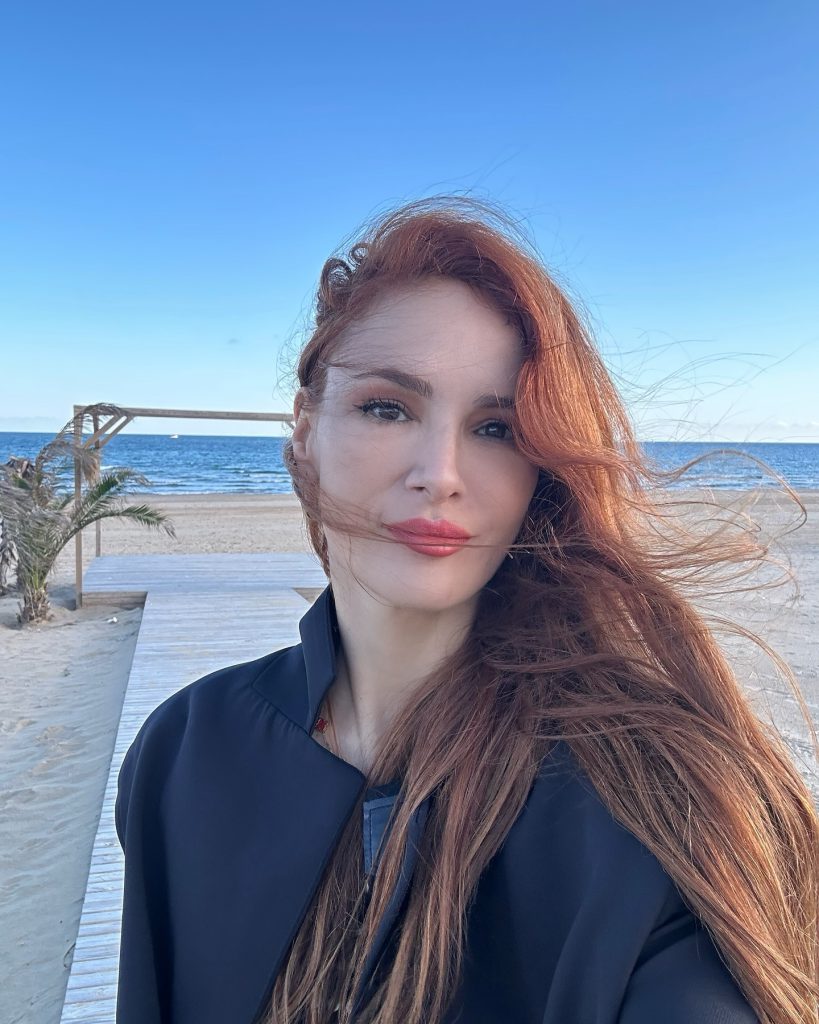 Mine Tugay depicts fire hot pics