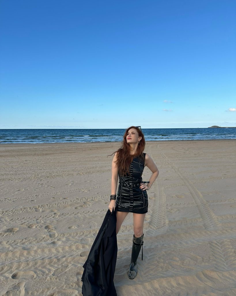 Mine Tugay depicts fire naked