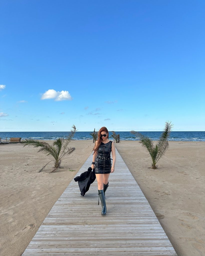 Mine Tugay depicts fire sexy