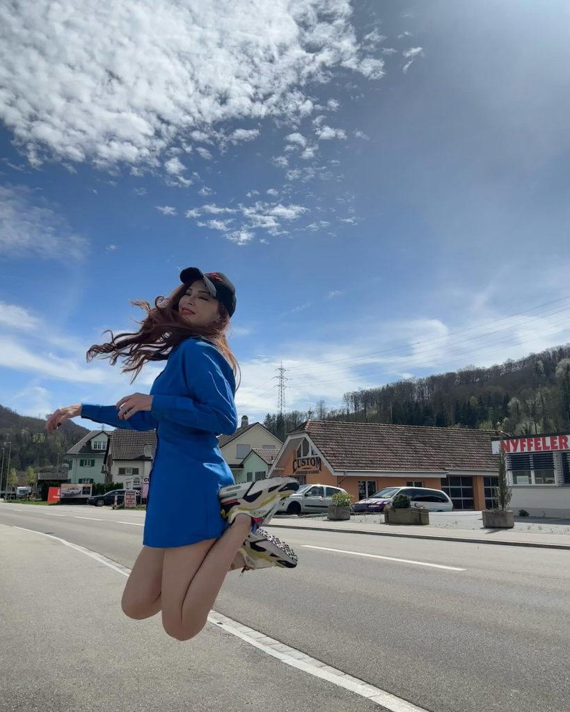 Mine Tugay looks ass