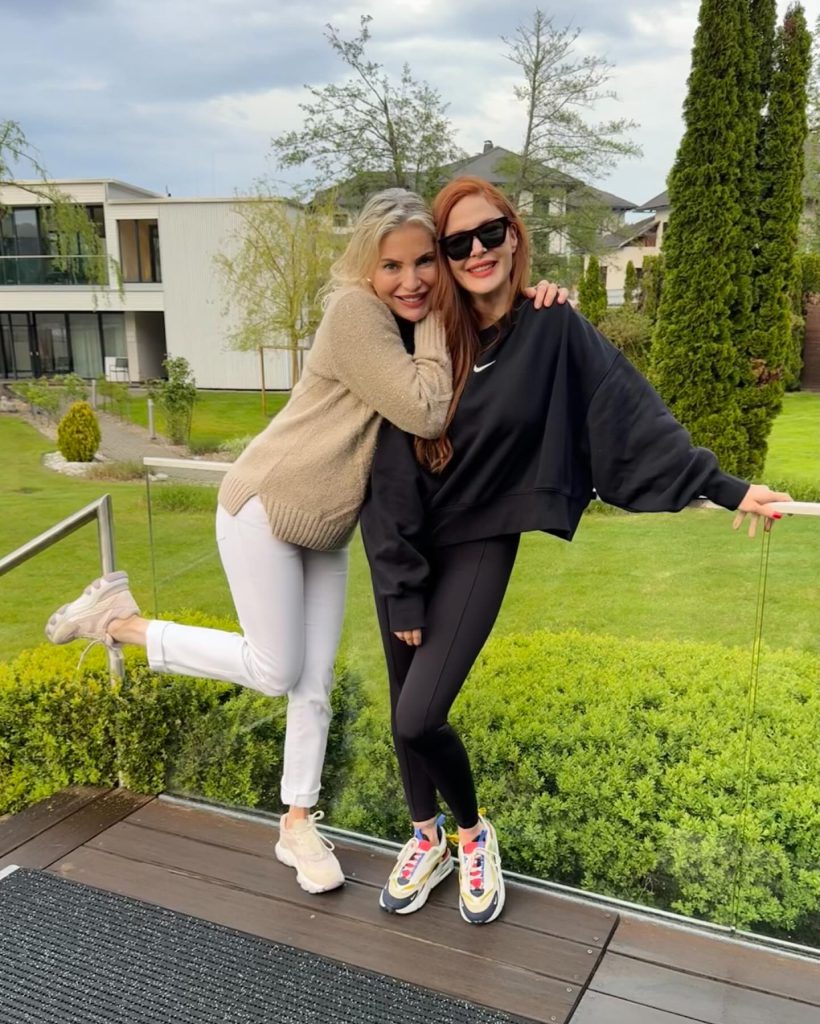 Mine Tugay looks fuck