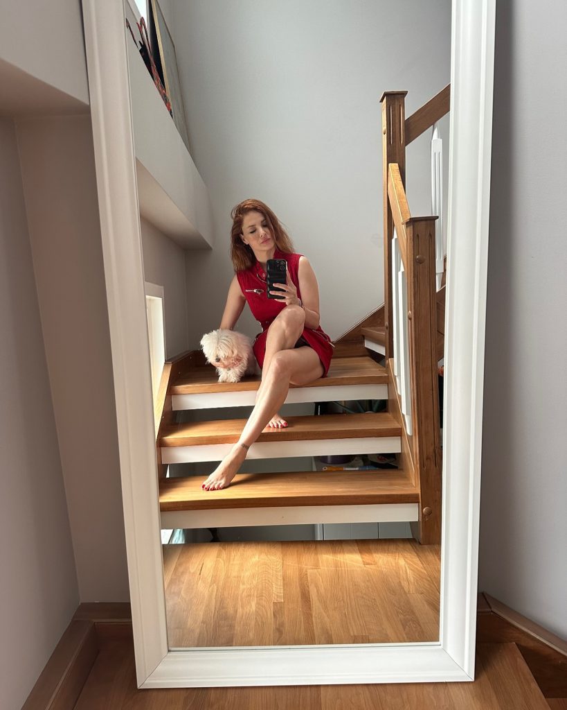 Mine Tugay modeling ass