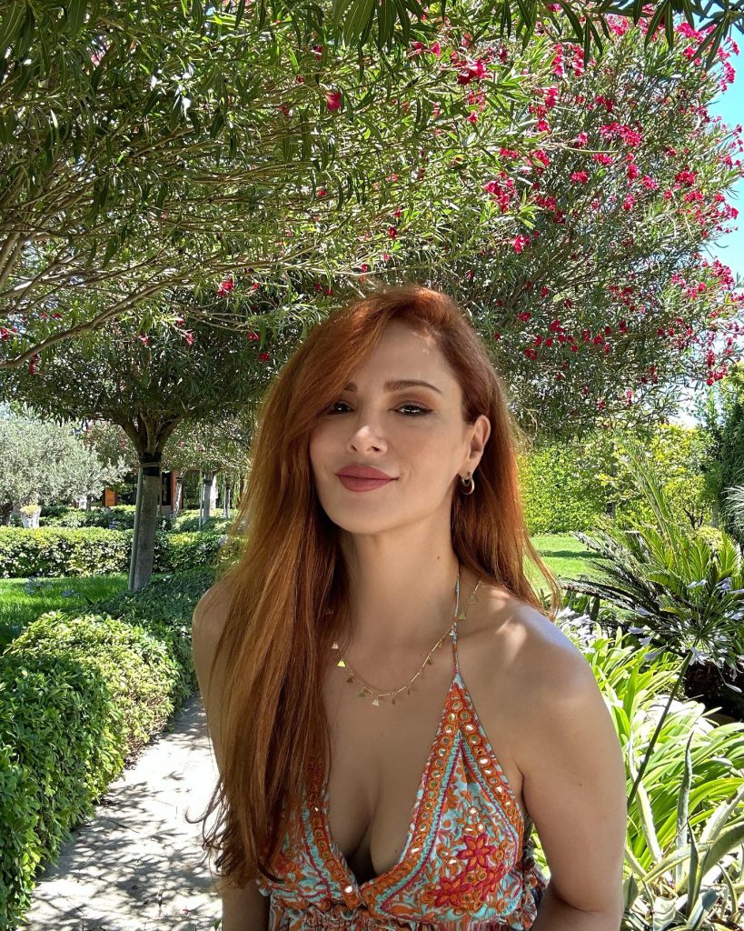 Mine Tugay poses bikini