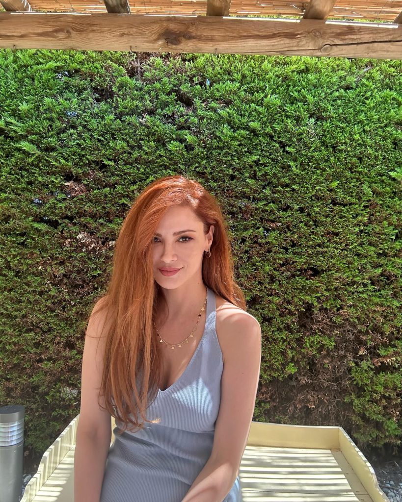 Mine Tugay poses porn