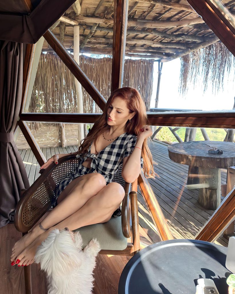 Mine Tugay smiles porn