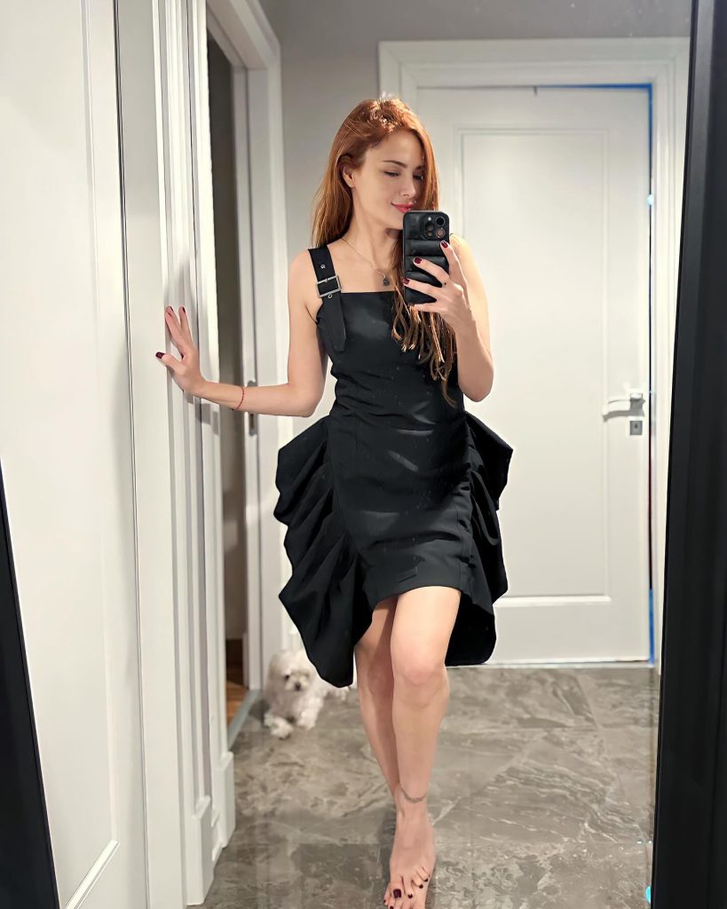 Mine Tugay smiles xxx sex