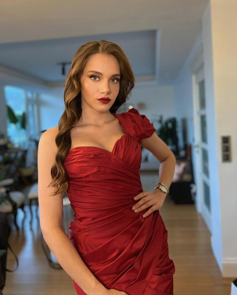 Miray Daner beautiful hot pics