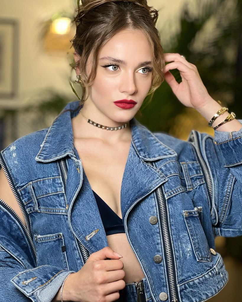 Miray Daner looks ass