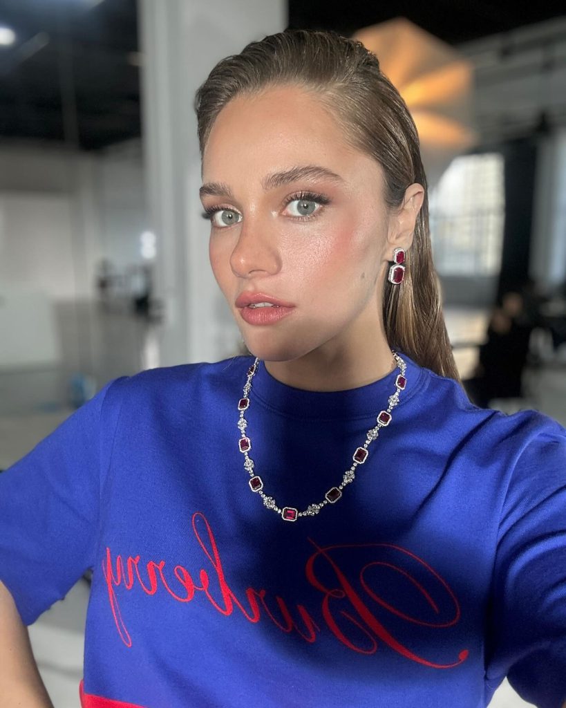 Miray Daner modeling porn