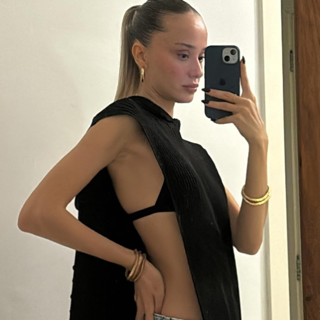 Müge Bayramoğlu ardent bikini