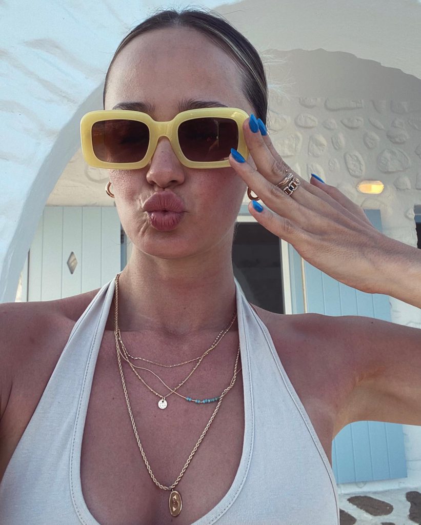 Müge Bayramoğlu looks bikini