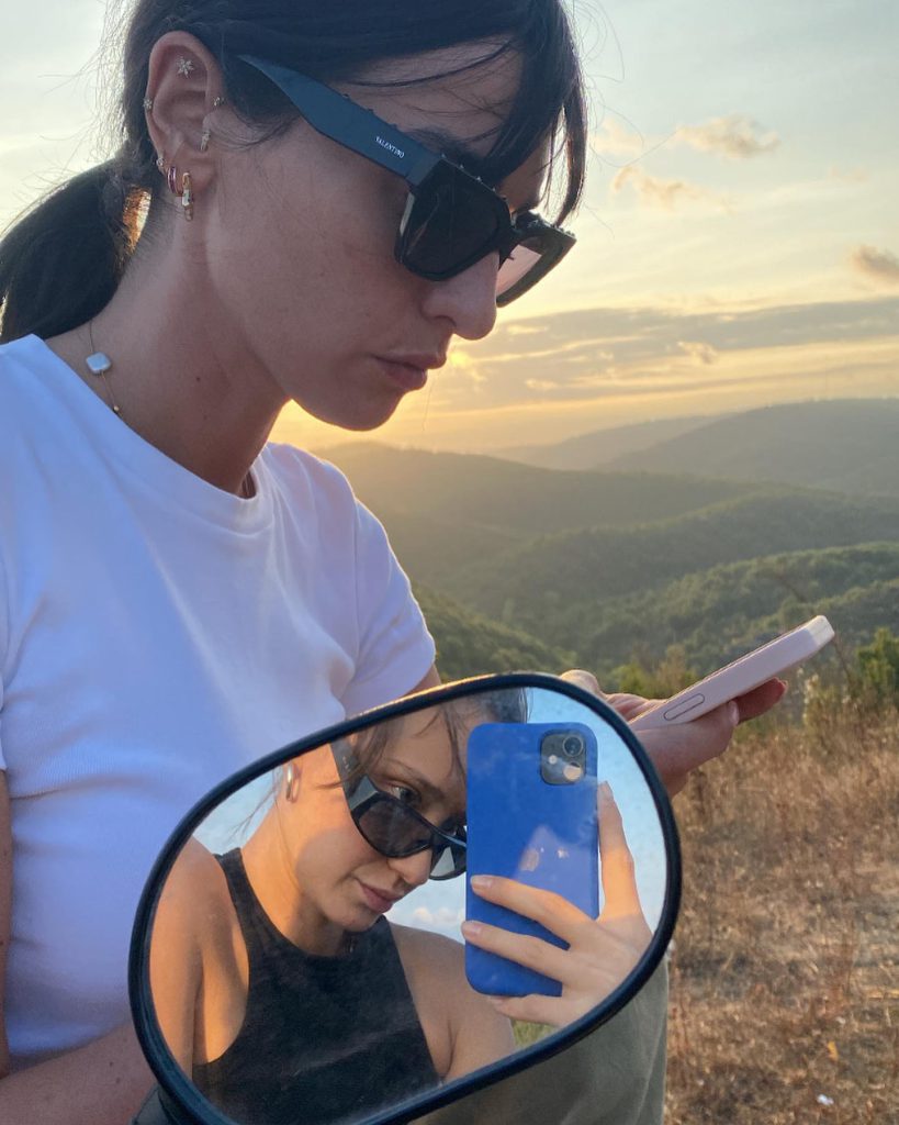 Müge Bayramoğlu looks hot bikini