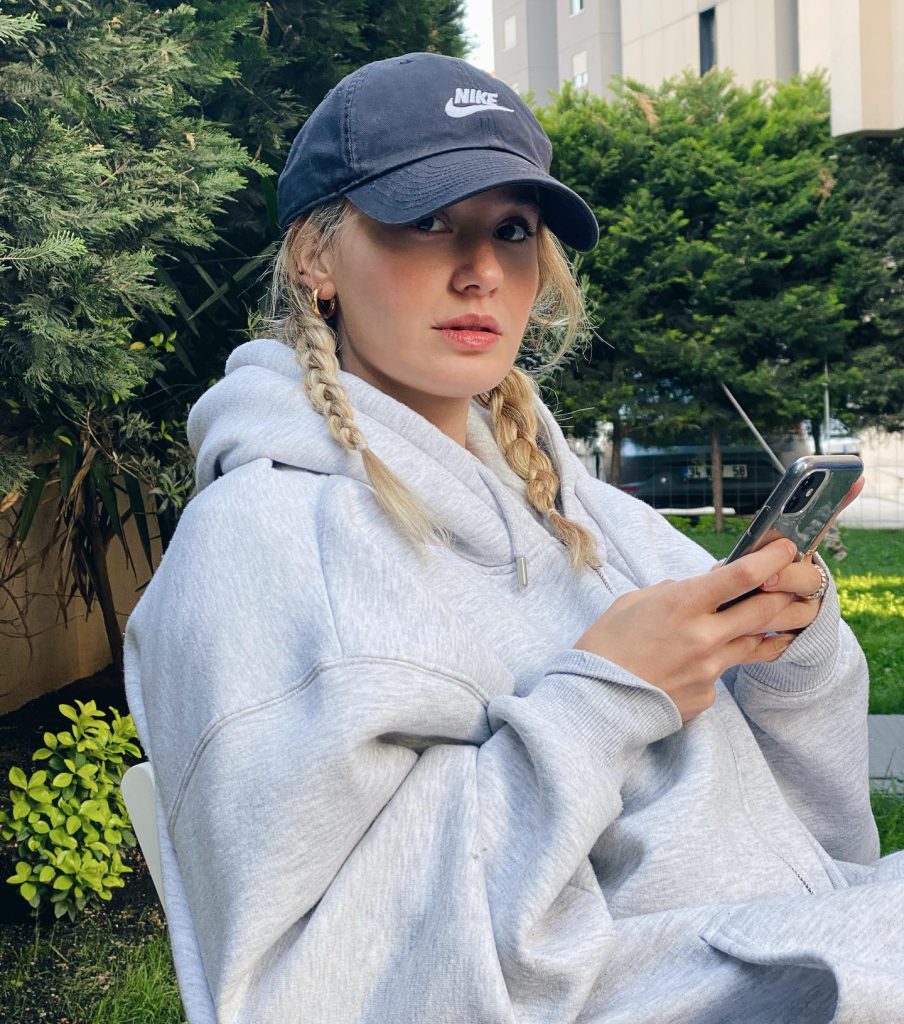 Müge Bayramoğlu modeling bikini