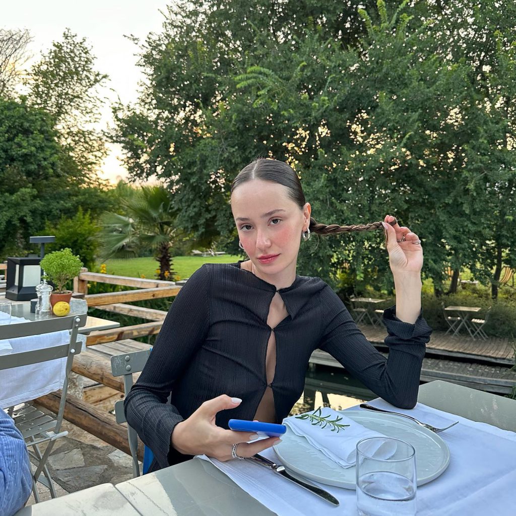 Müge Bayramoğlu modeling hot xxx