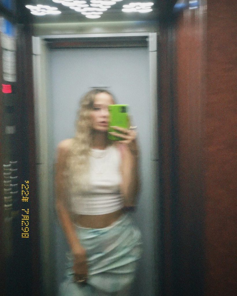 Müge Bayramoğlu modeling nudes