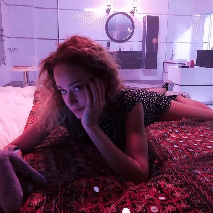 Müge Bayramoğlu modeling sexy