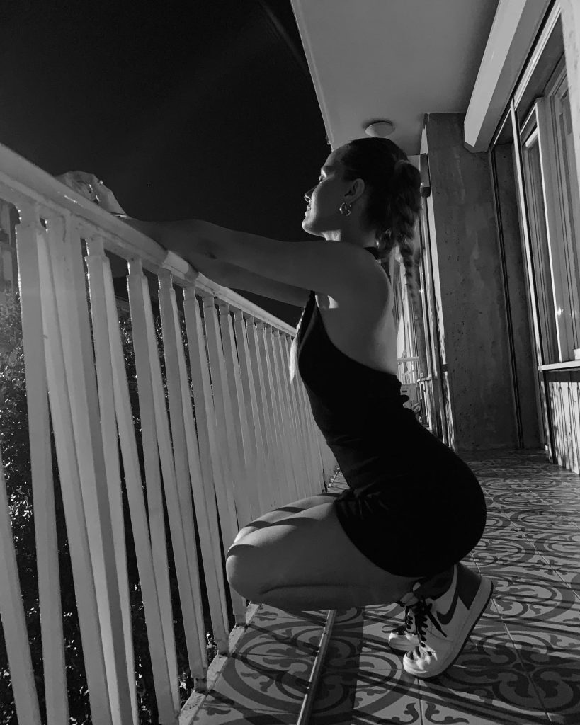 Müge Bayramoğlu poses fuck