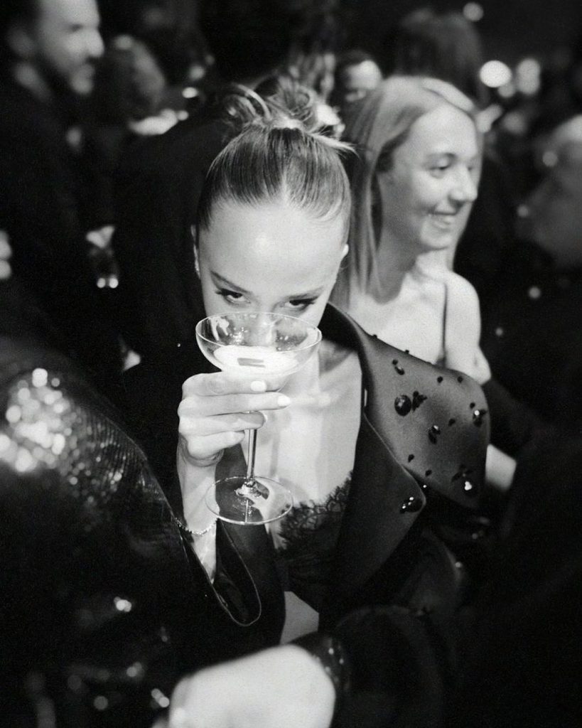 Müge Bayramoğlu poses hot bikini