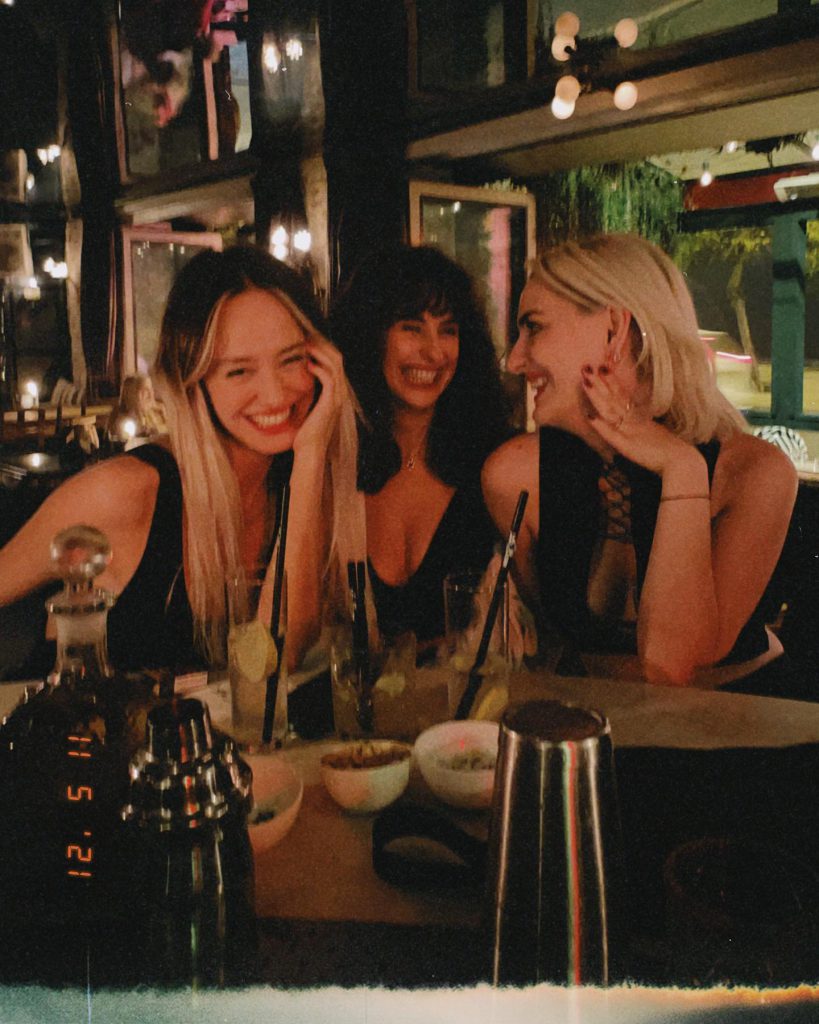 Müge Bayramoğlu poses hot images